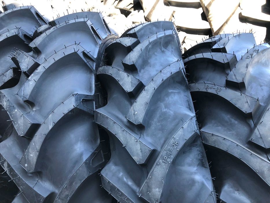 Anvelope marca MRL 12.4-28 cu 8 pliuri cauciucuri tractor FIAT spate