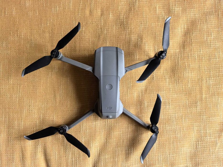 Продавам дрон DJI Mavic Air 2