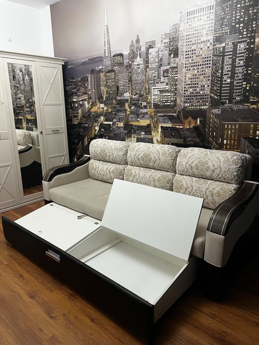 Продам диван бежевого цвета