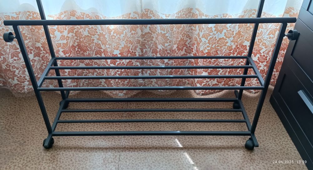 Вешалка напольная на колёсах