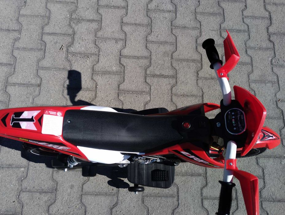 Акумулаторен мотор с помпещи гуми SUPER MOTO червен