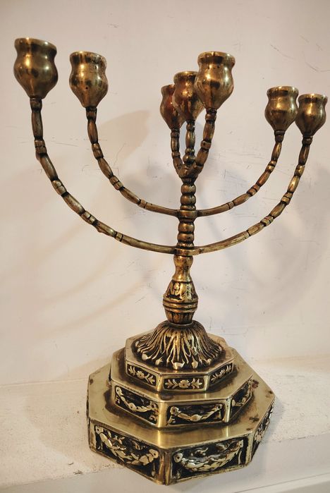 Impozant sfeșnic antic dimensiuni mari menora din bronz masiv Israel unicat înălțime 38 cm lățime 33 cm ,baza diametru 19cm ,greutate 3.8 kg în stare