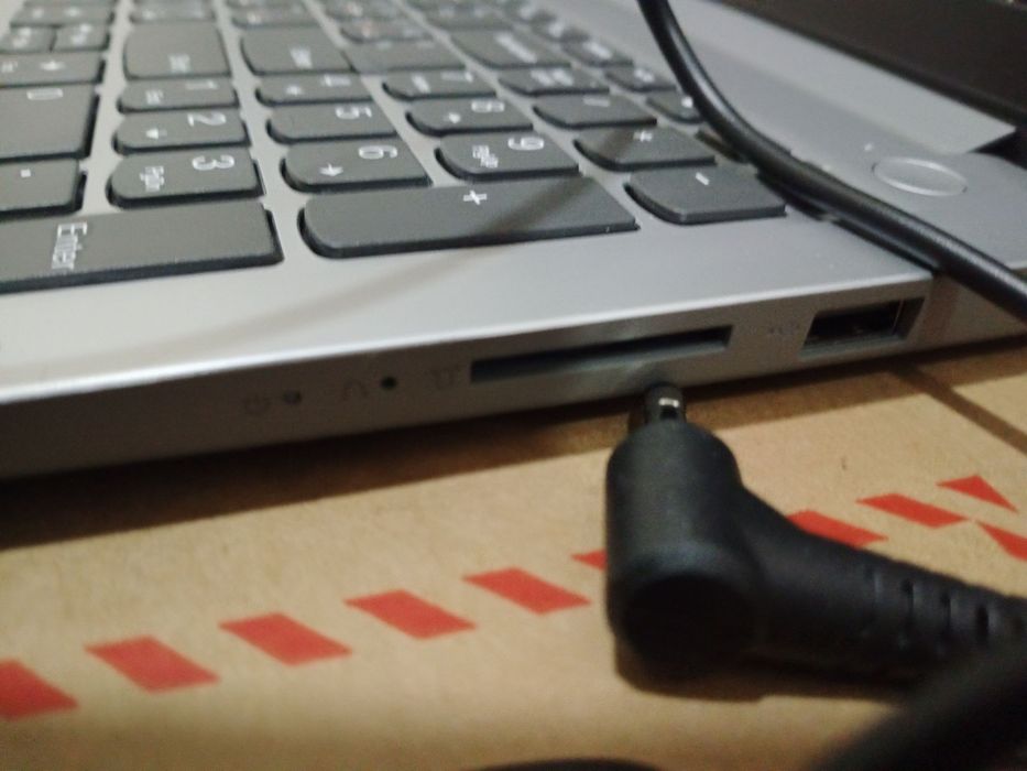 Noutbook Lenovo intel N4500