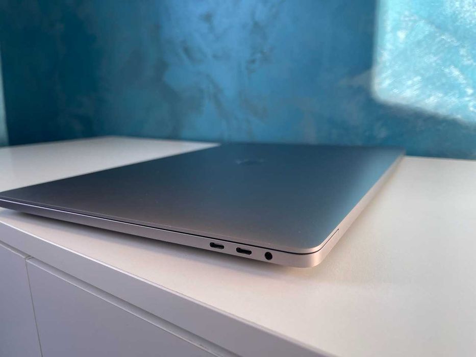 MacBook Pro 16” - Intel Core i9, 64 GB RAM , IMPECABIL