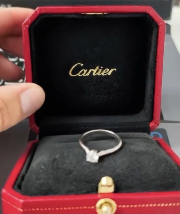Кольцо с брильянтом Cartier