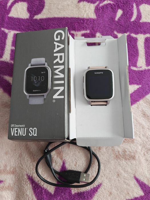 Vând smartwatch Garmin Venu SQ