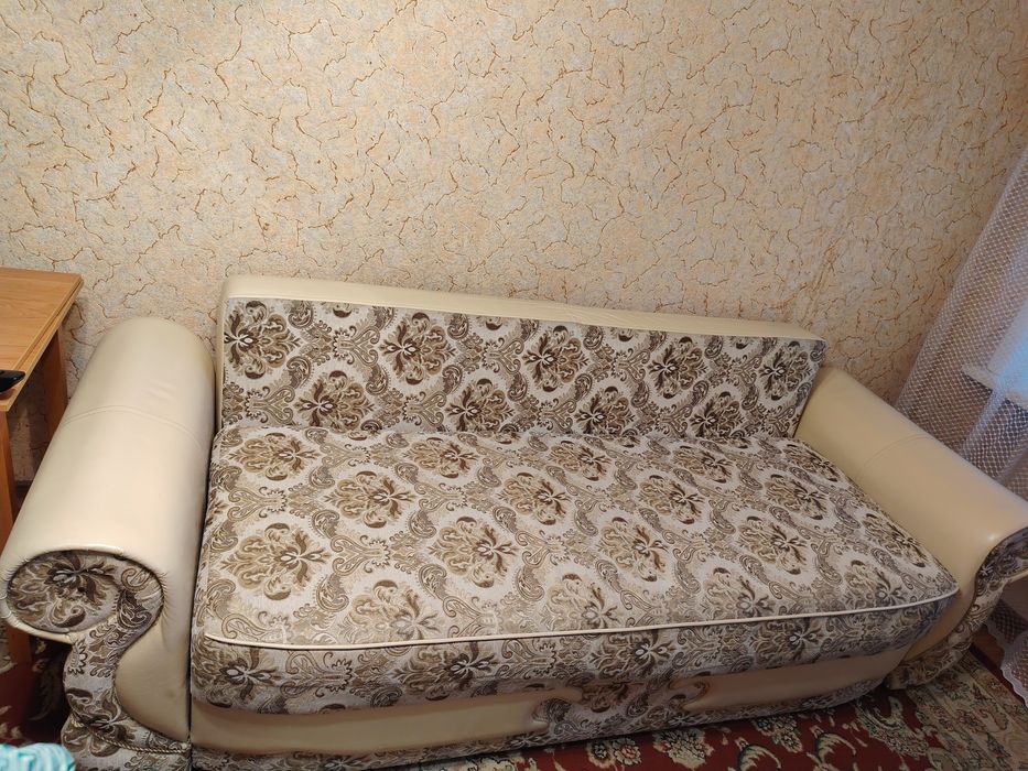 Стол книжка и стулья