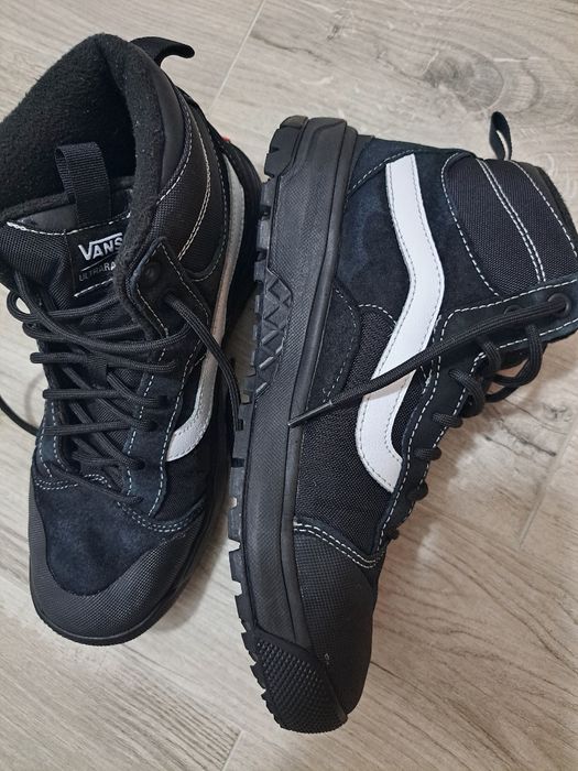 Зимни кецове Vans