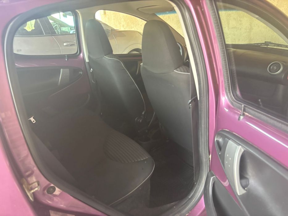 Vând Peugeot 107