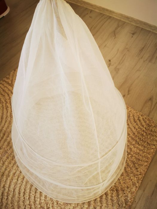 Vand rochie de mireasa + Crinolina