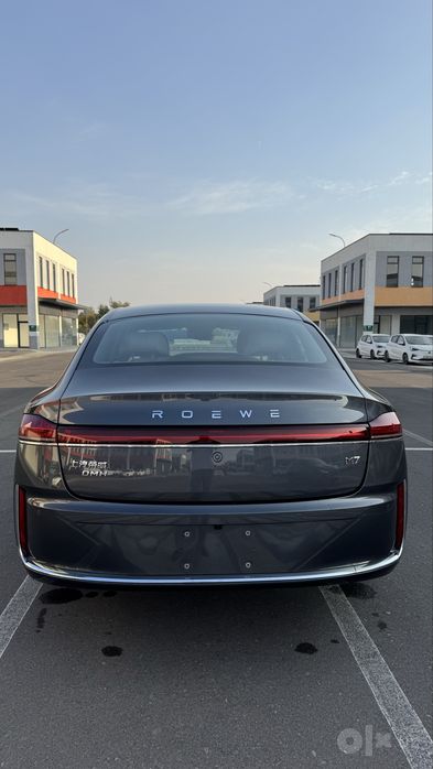 Roewe M7 DMH 2026 Gibrid 2050 km kulrang