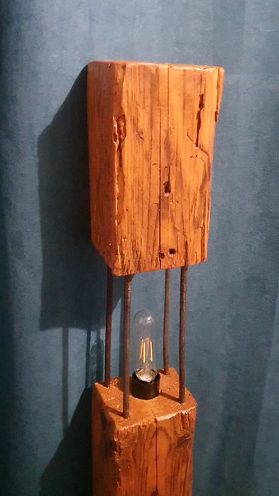 Lampa din lemn facuta manual