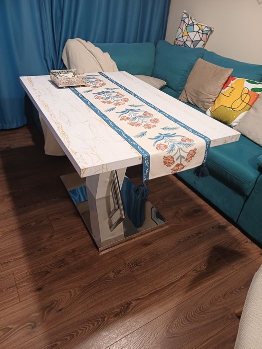 Трапезна маса-бяла