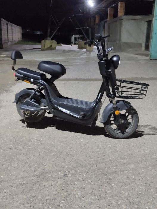 Skuter Srochna sotiladi sastayanasi ideal 2,5oy boʻldi olinganiga