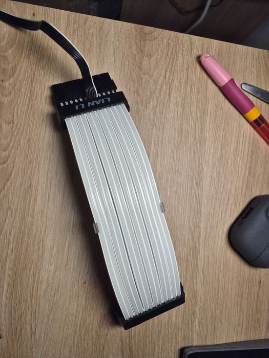 Lian Li Strimer Plus 24 PIN + Triple 8 PIN RGB Extension Cables - Noi
