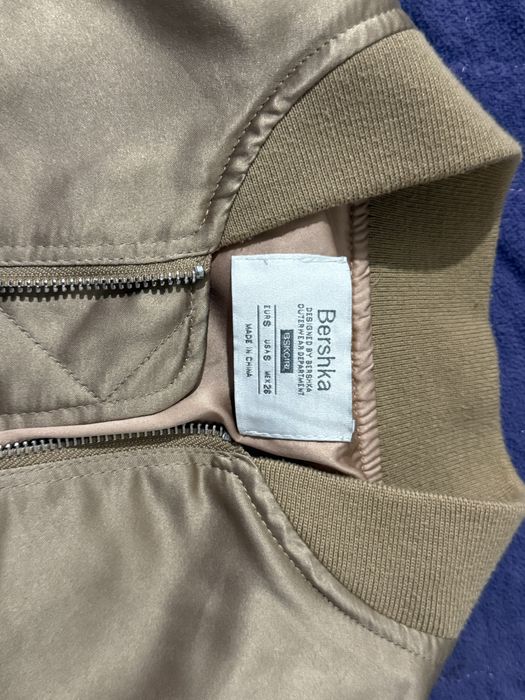 Бомбер укороченный bershka