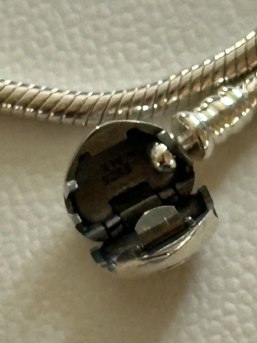 Bratara Pandora cu charmuri