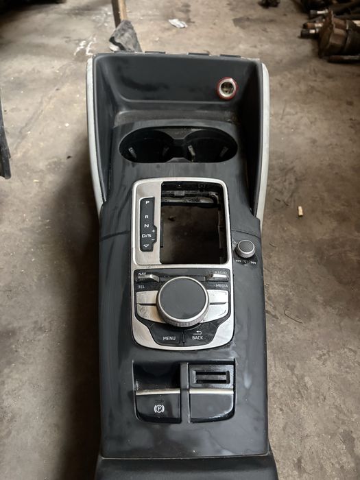 Подлакътник Audi A3 2016г