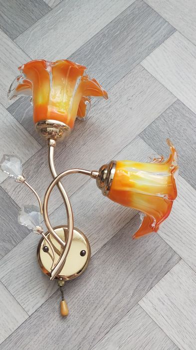 Красивые светильники-бра.