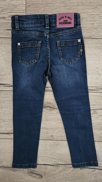 Детски дрехи на Guess