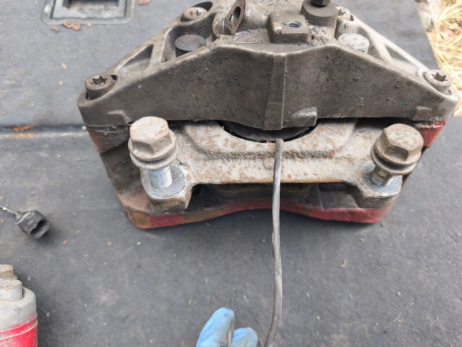 Комплект предни спирачни апарати с дискове за Ауди А4 Б6/Б7 (3.0TDI)