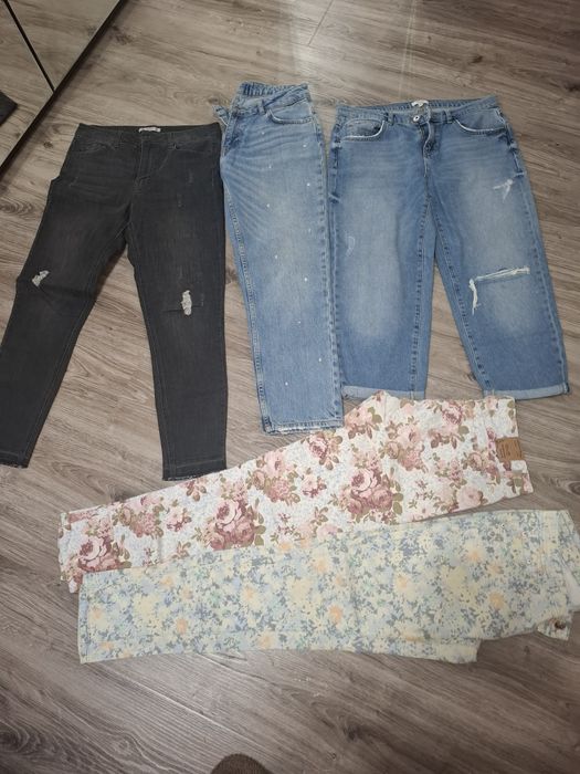 Продаются 5 пар джинсы