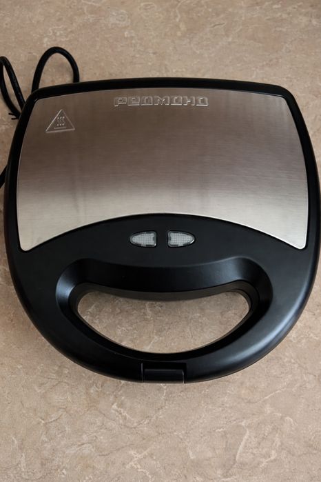 Вафельница мультипекарь REDMOND