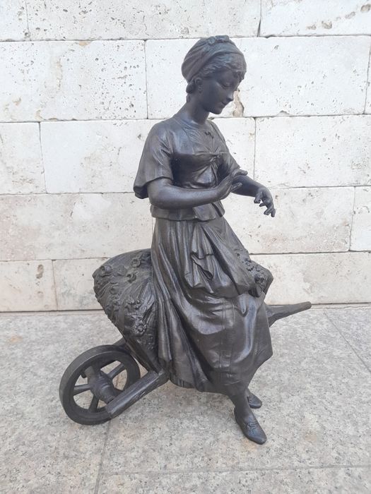 Statueta veche din antimoniu