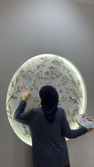 Барельеф и роспись стен