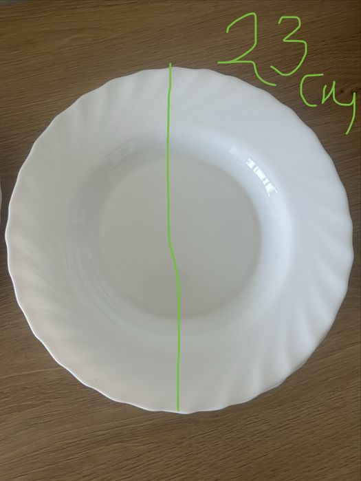 Сервиз от 18бр. Порцеланови чинии: три вида по 6 бр.