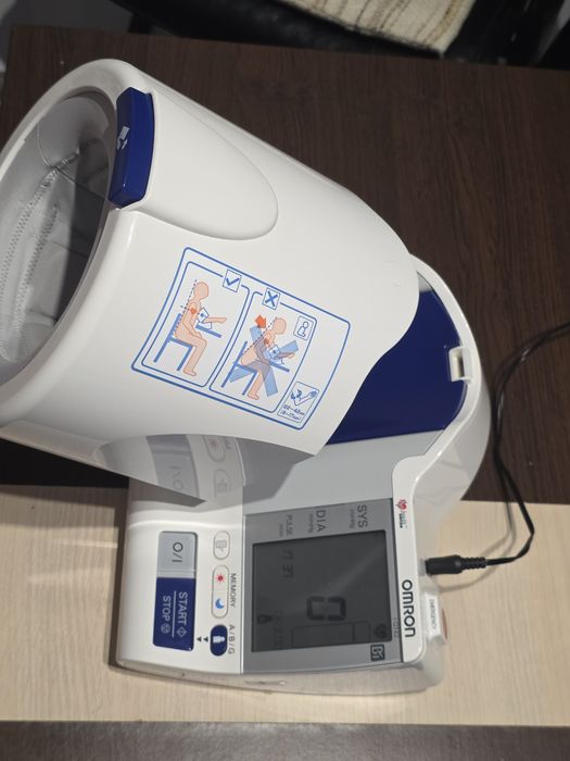 Aparat masurat tensiunea arteriala  Omron i-q142 Intellisense