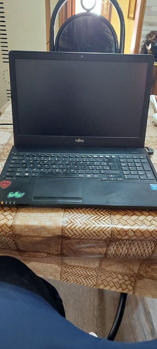 Лаптоп i3 8 RAM без HHD на части