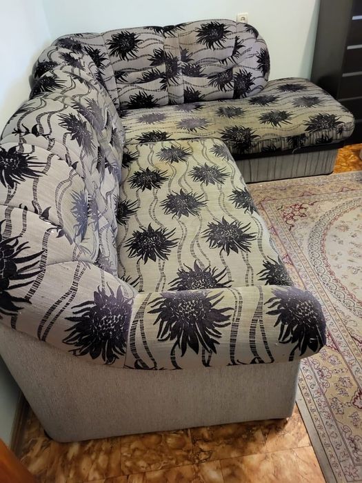 Диван серый угловой