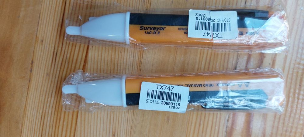 Продаются тестеры переменного и постоянного напряжений.