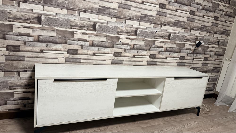 Продается тумба под телевизор