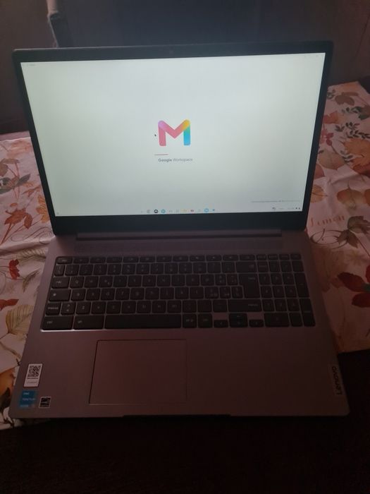 Laptop Dell și Lenovo și Asus