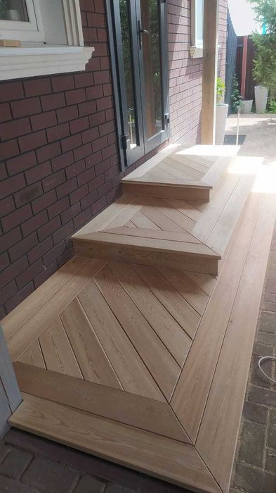 Установка дверей, окон, лестниц, плотницкие работы.