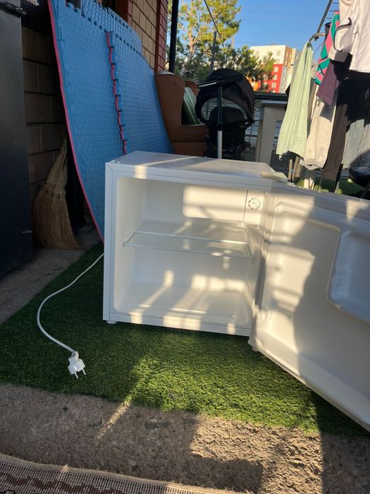 Офисный холодильник