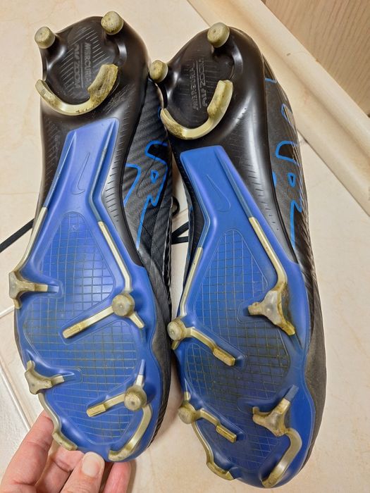 Бутонки за футбол Nike