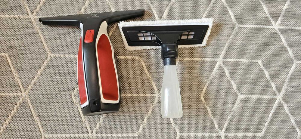 Aspirator de geamuri si suprafete Electrolux WS71-4CR
