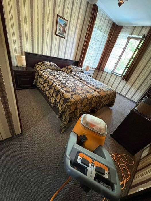 Професионално почистване на мека мебел, килими и автомобилни салони