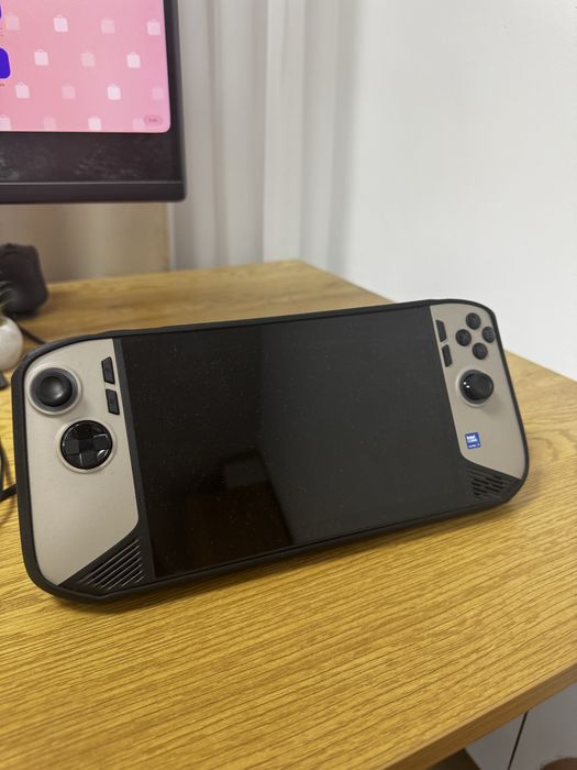 MSI Claw 8 AI+ гейминг конзола