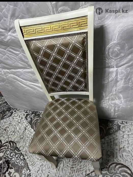 Продам мебель б/у шкаф и стол со стульми