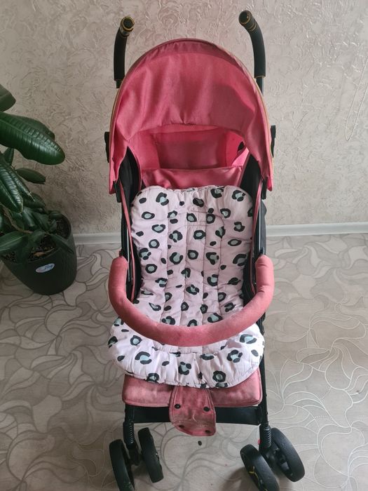 Продам коляску очень удобная и компактная