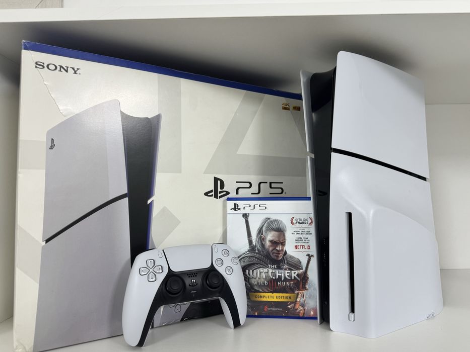 Playstation 5, 825 GB