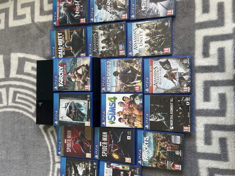 Плейстешън 4 в перфектно състояние с много игри