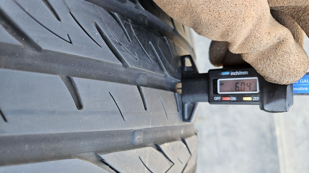 2бр гуми 245 35 19 дот 22