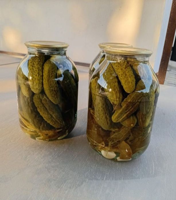 Соленые огурцы 2-х литровая