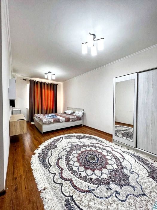 Tinchlik metro yonida