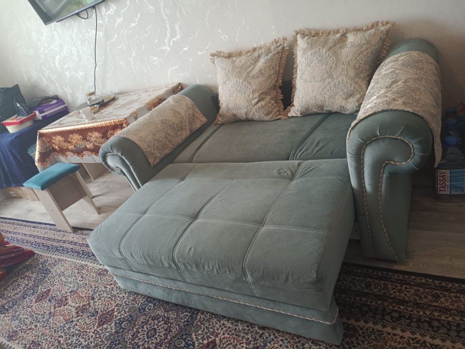Продам диван (раскладывается)
